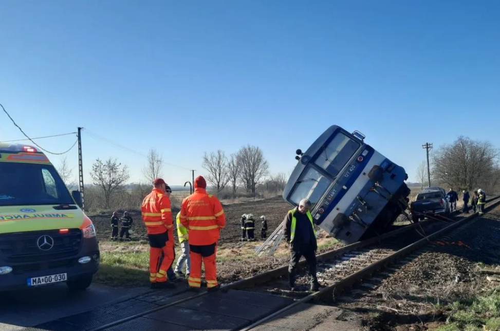 Felfoghatatlan tragédia Magyarországon. Sajnos halálos áldozata is van a balesetnek – video